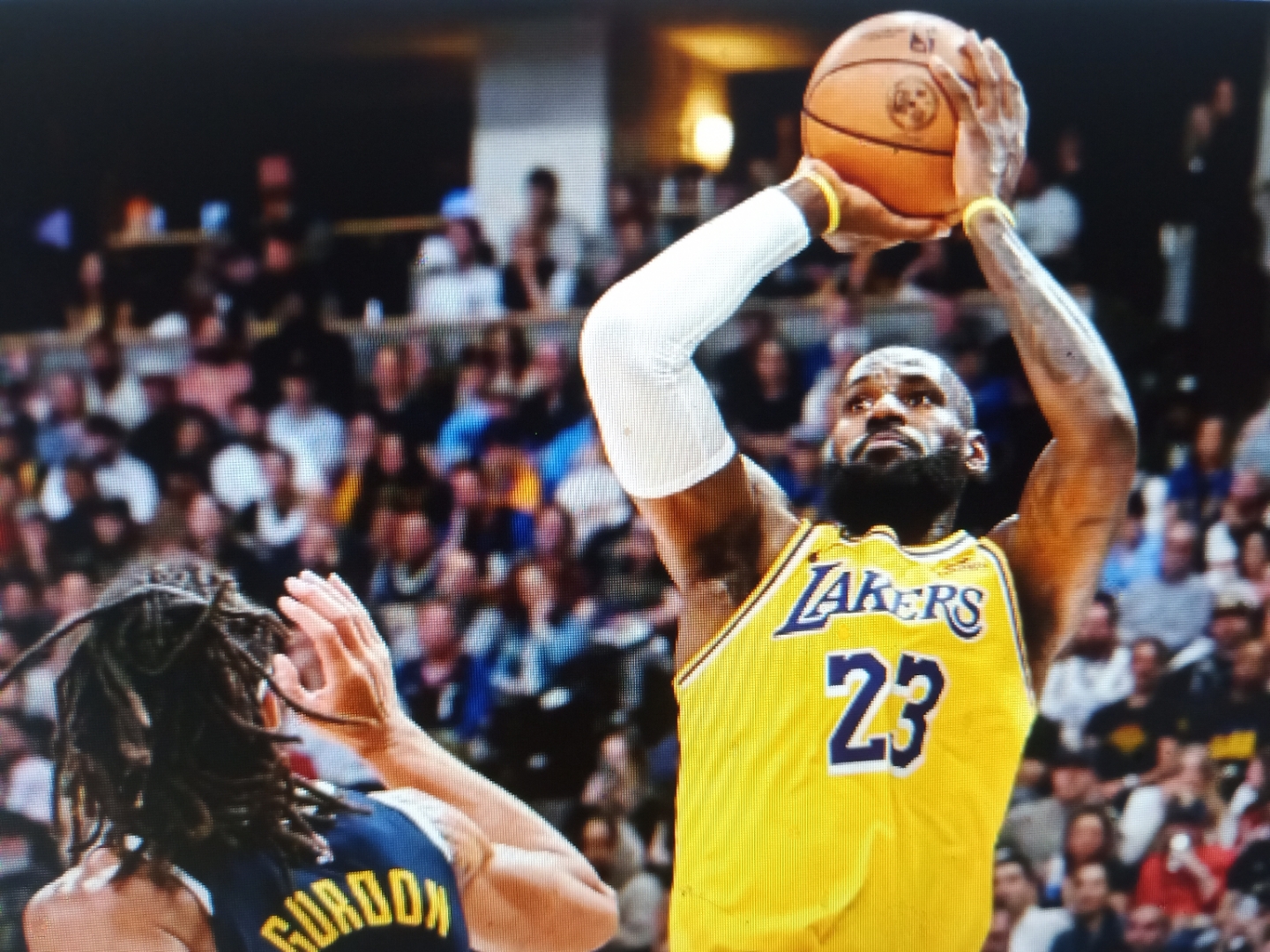 bob体育官方入口-湖人大胜马刺，门罗+，詹皇全场贡献分