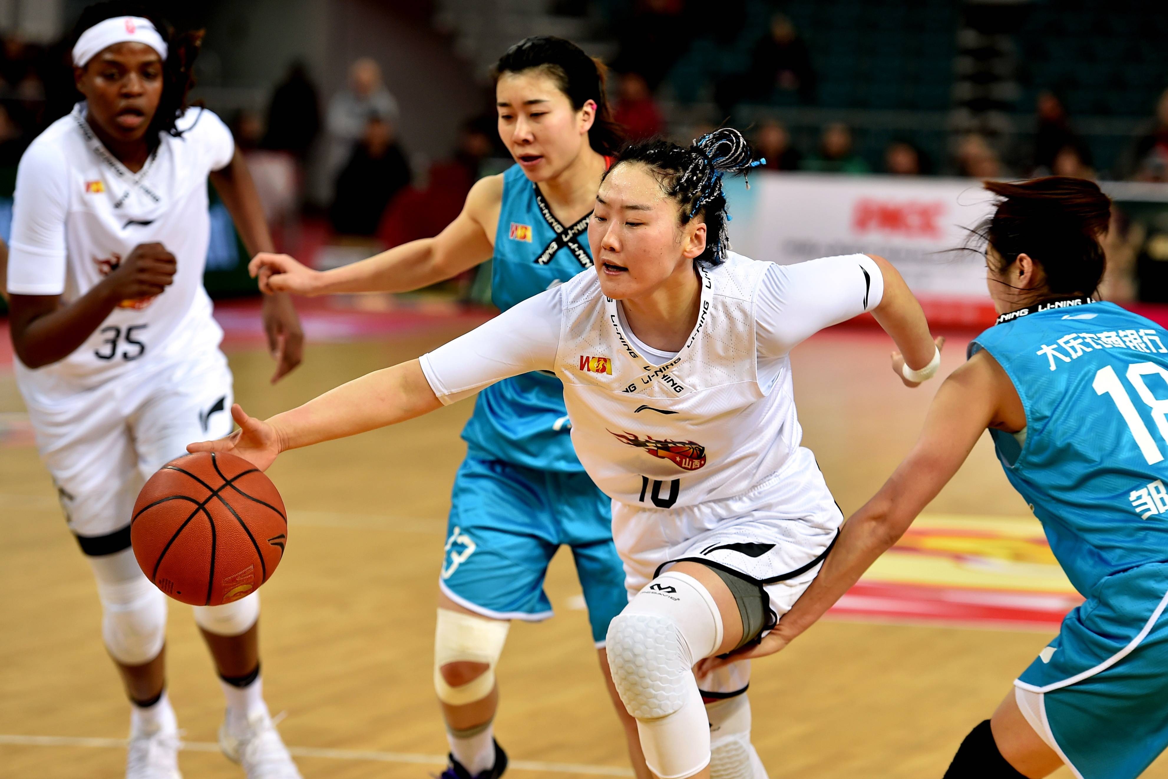 关于一场中国篮球赛事的惊心动魄表现让人赞叹不已的信息