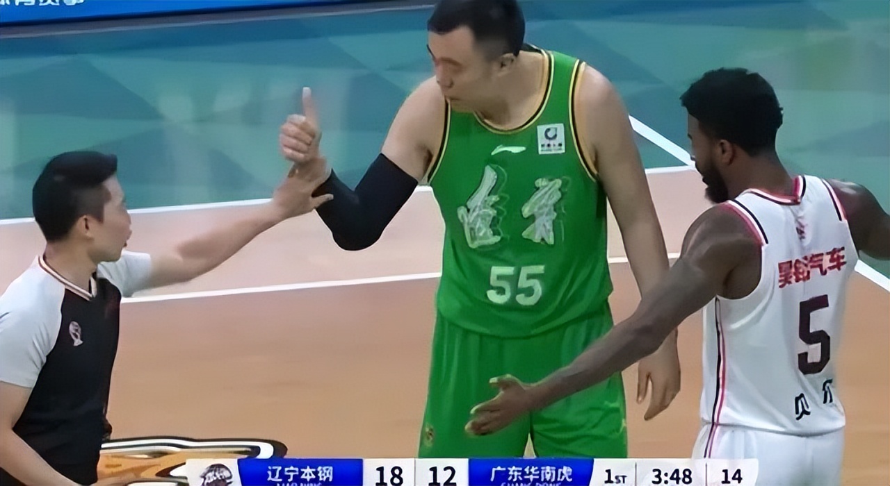 比赛中出现下列哪种情况,裁判员应酌情补时? 