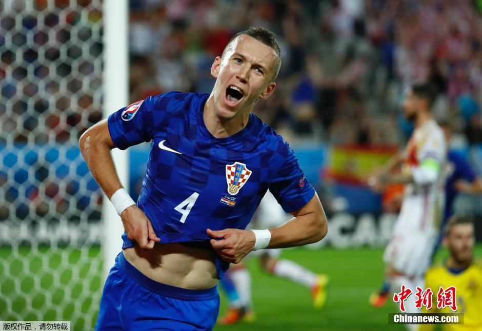 西班牙惨遭逆转，折戟匈牙利(西班牙匈牙利欧洲杯)